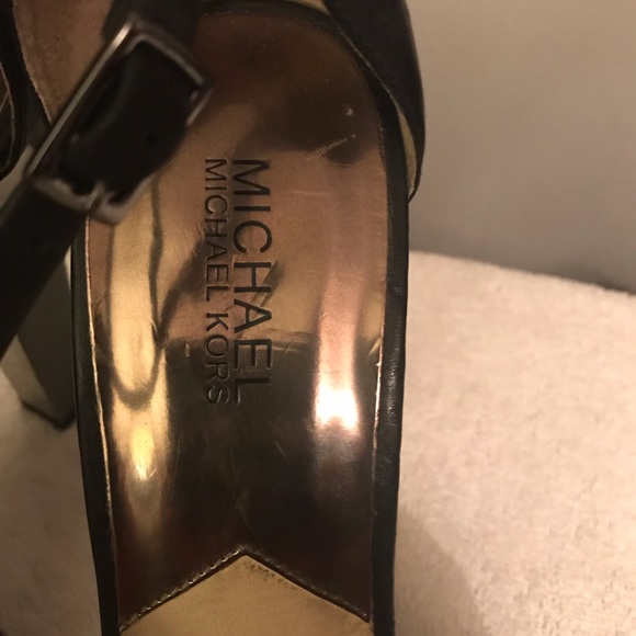 Sandals - Picture 2 of 4